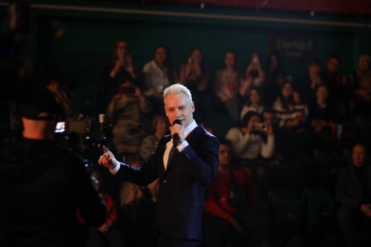 Фото из открытых источников. Шаман на концерте в Новосибирске.