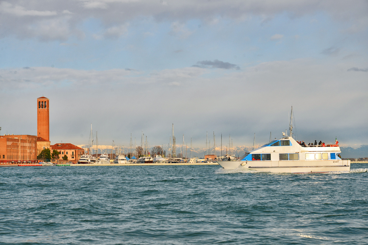 Утро в Венеции. Горы в Венеции. Фотография Александра Новикова. 2018. 