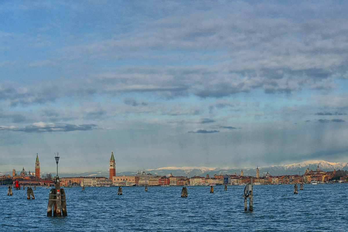 Утро в Венеции. Горы в Венеции. Фотография Александра Новикова. 2018. 