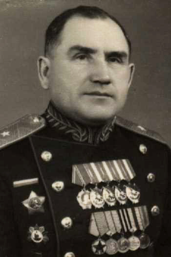 Василий Поликарпович Иванов (до 1920 года — Золотарёв; 8 февраля 1901 года, с. Подол, Грайворонский уезд, Курская губерния — 15 декабря 1995 года, г. Москва) — советский военачальник, генерал-майор (12 февраля 1943)