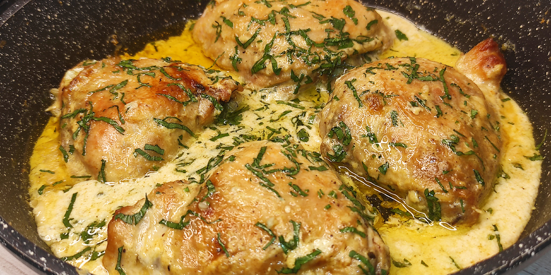 Куриные БЁДРА в сливочно-чесночном СОУСЕ на сковороде!