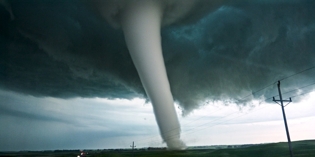 Почему торнадо длятся 2 минуты, а ураганы бушуют неделями