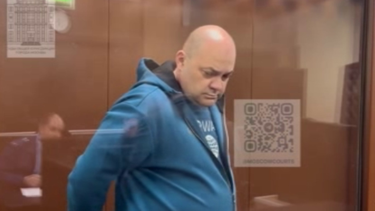    Экс-губернатора Курской области Смирнова, обвиняемого в получении взяток, поставили на учет как склонного к суициду