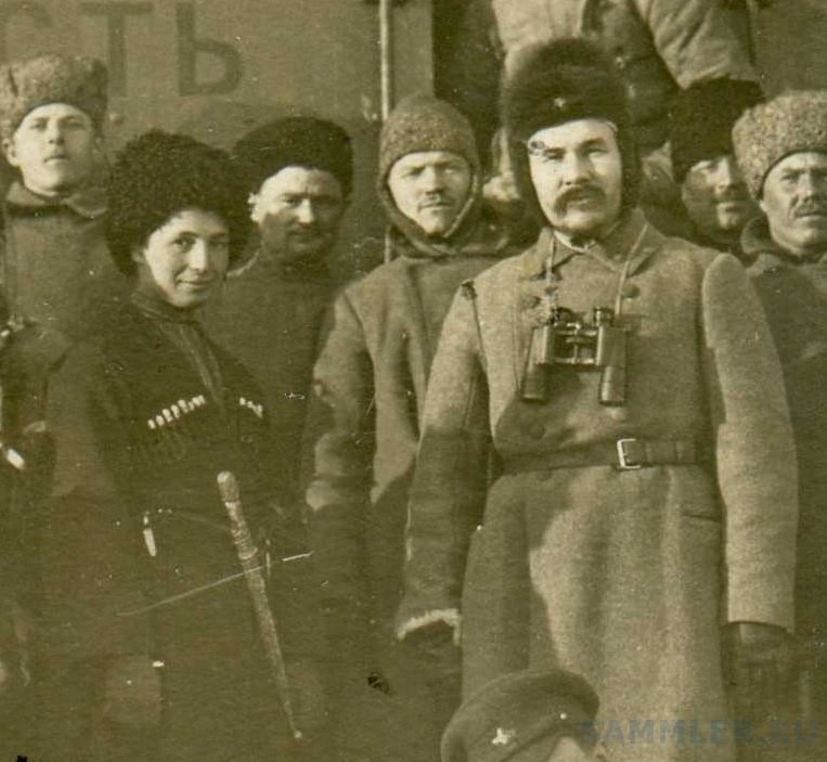 Иннокентий Кожевников (усатый с биноклем).