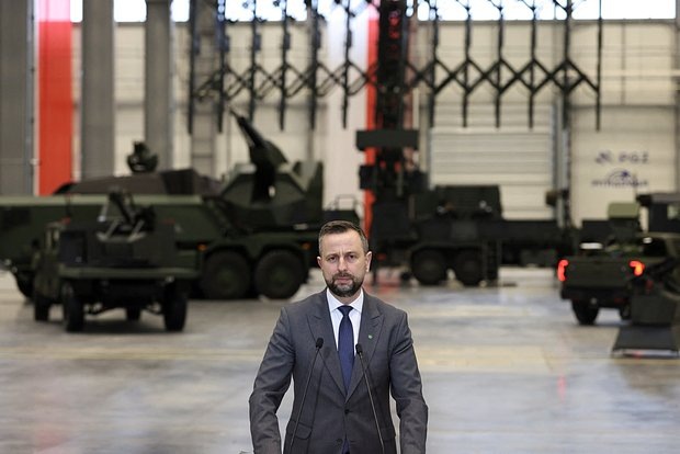    Министр обороны Польши Владислав Косиняк-Камыш. Фото: Kuba Stezycki / Reuters