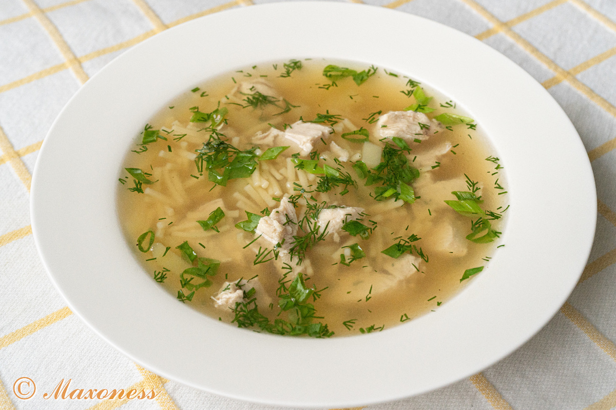 Куриный суп с лапшой