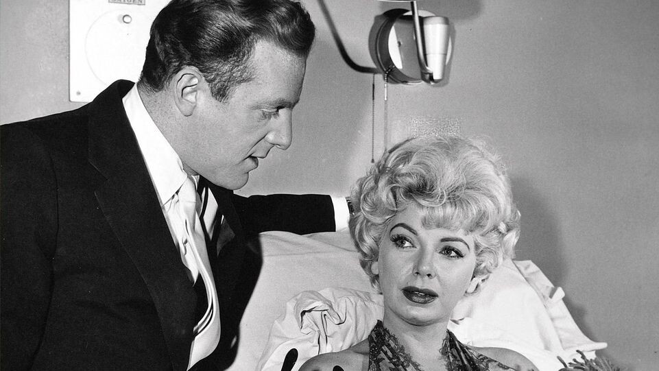    Роберт Дюваль и Агнес Мурхед в сериале «Сумеречная зона», 1959 год. CBS / www.globallookpress.com