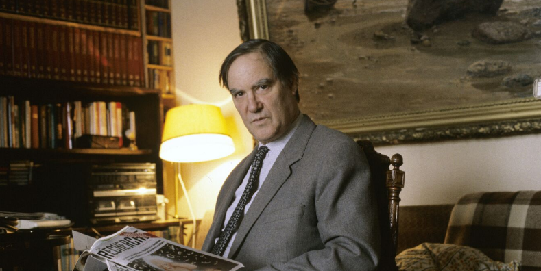 Сергей Капица - доктор физико-математических наук, профессор, старший научный сотрудник Института физических проблем Академии наук СССР, заведующий кафедрой общей физики Московского физико-технологического института, лауреат Государственной премии СССР 1980 года.