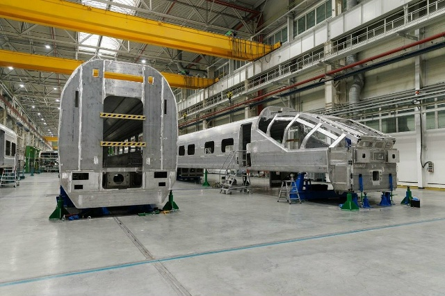 Головной первый моторный  и второй немоторный вагоны электропоезда для ВСМ, фото ООО "Уральские локомотивы"