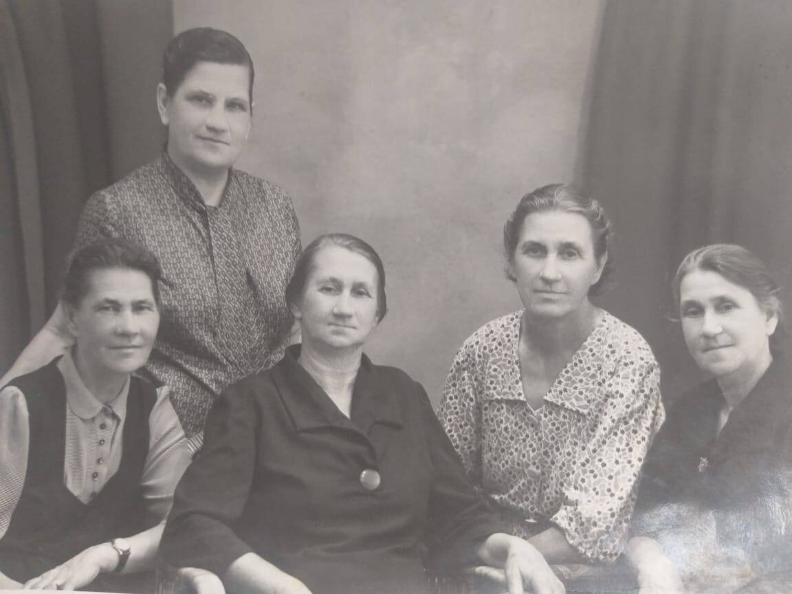 Сестры Скуратовы, середина ХХ века (семейный архив)