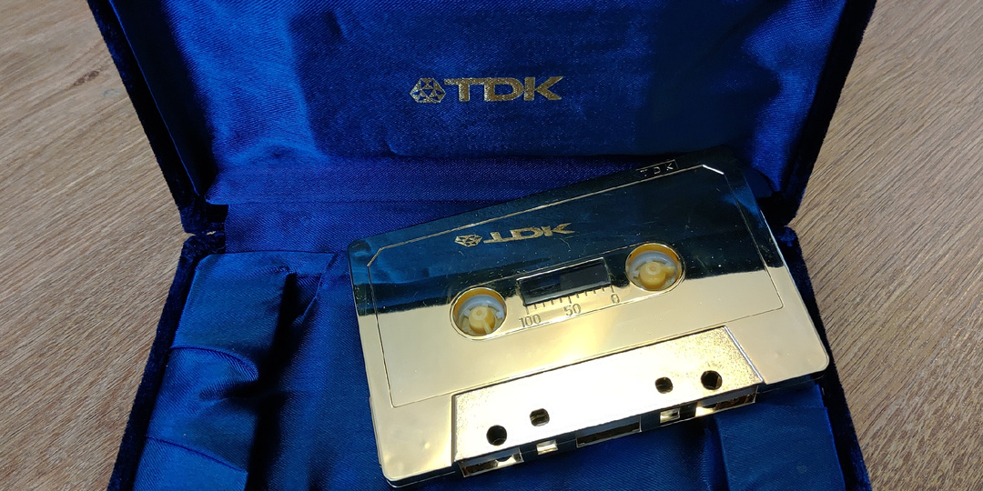 Зачем японская фирма TDK выпускала золотые магнитофонные кассеты