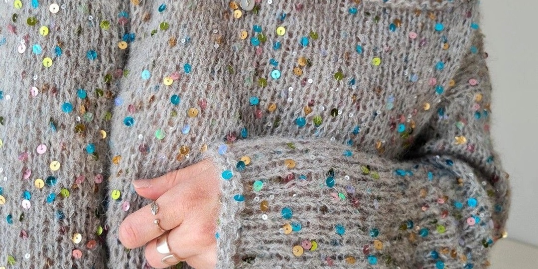 Пайетки и бусины в вязании спицами. Красивые модели для вдохновения