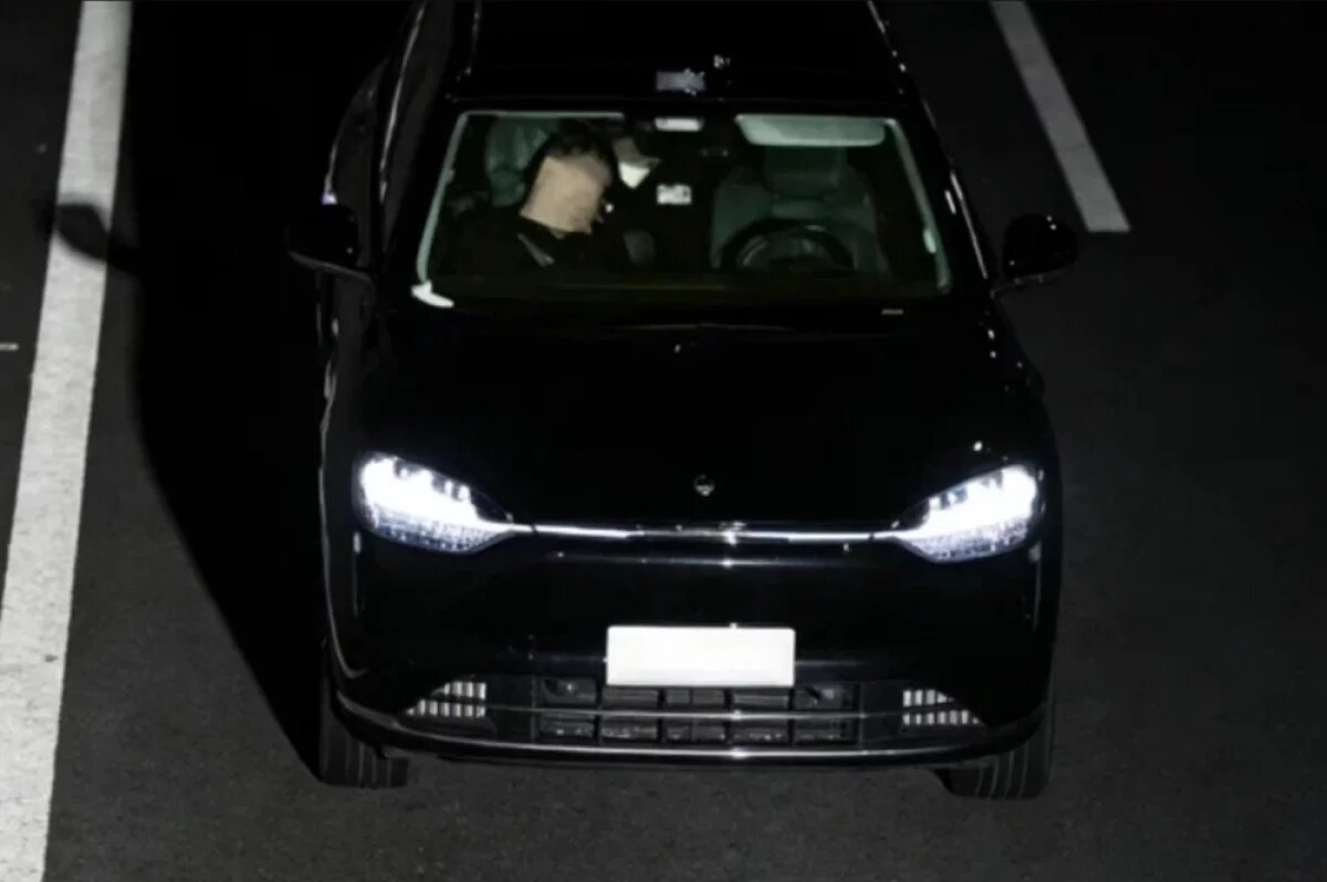    Китайца на дороге сфотографировала камера.