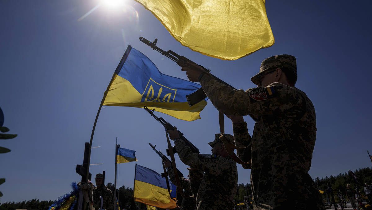    Украинские военные ВСУ потери похороны украинский флаг Украины АР