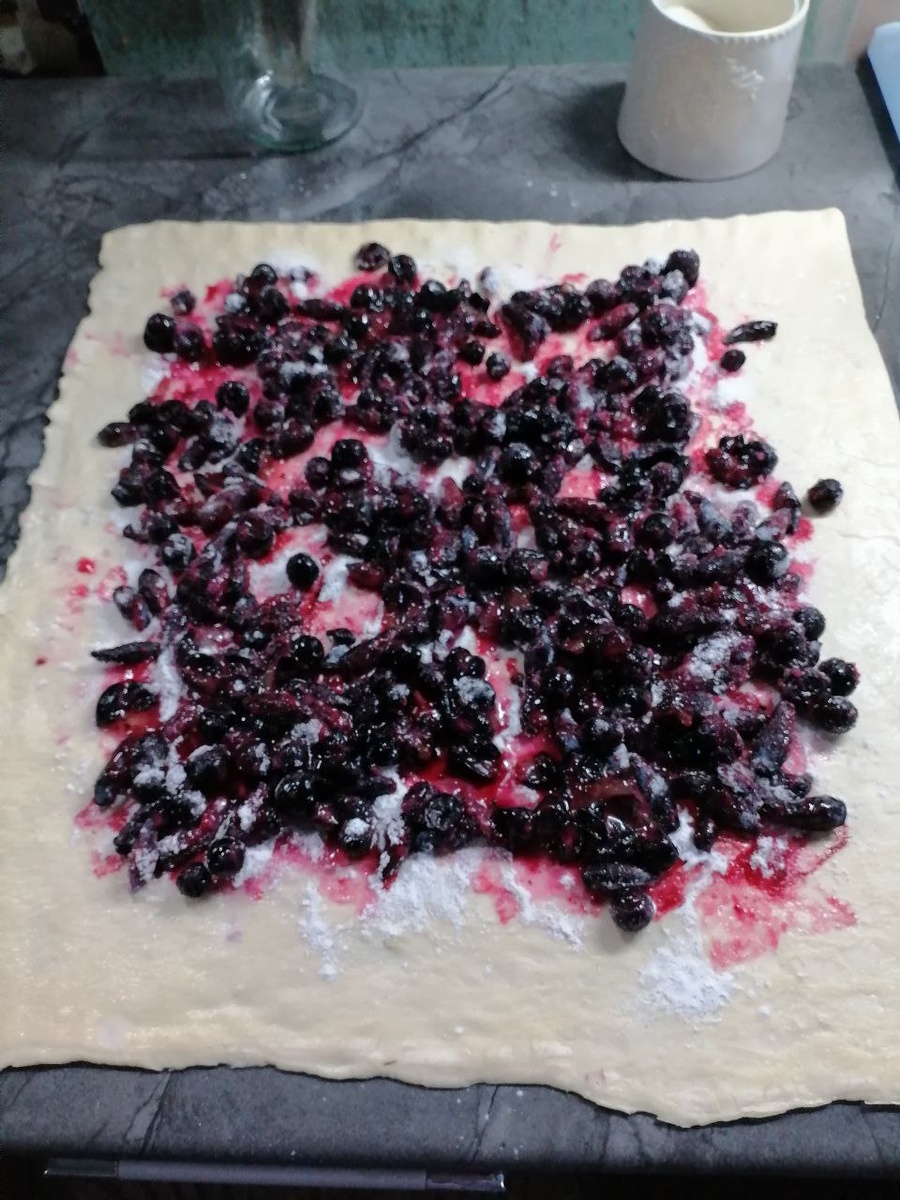 У меня смородина и жимолость