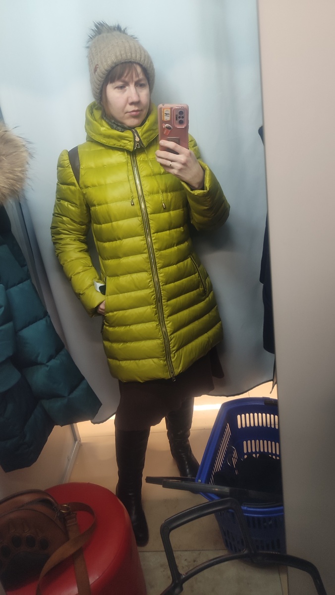 Около 600 рублей 