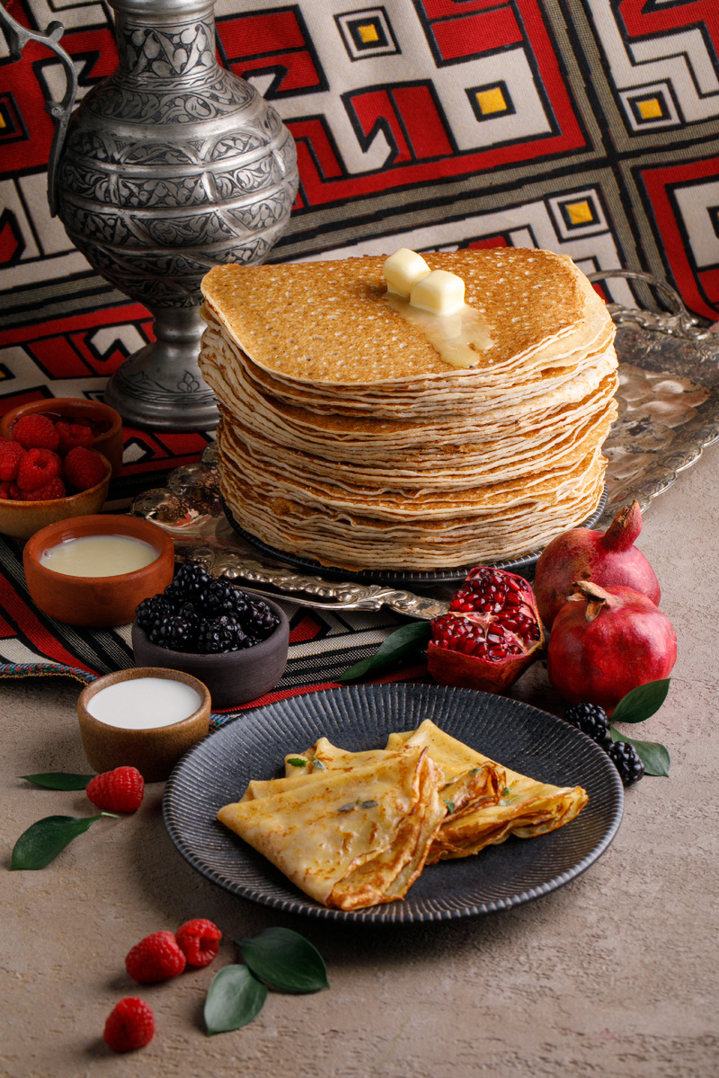 В ПхалиХинкали мы всё равно не обходим стороной блины и в масленичную неделю готовим для гостей новые позиции. 