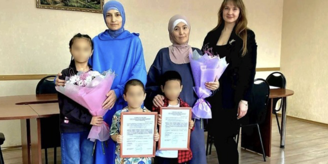 Мигрант-двоеженец получил две квартиры в Пензенской области. Мэр уволилась, СК возбудил дело, а местная мать пятерых детей так и стоит в оче