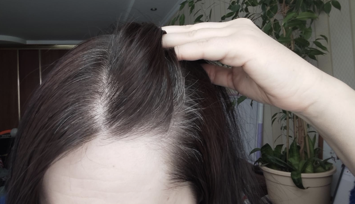 Здесь коротыши подросли и смешались с отросшей сединой