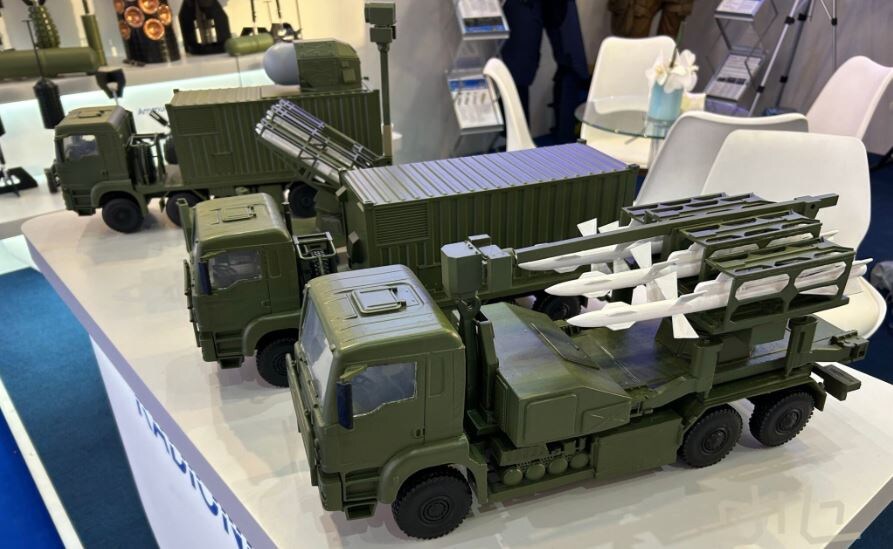 Макеты ЗРК на выставке World Defense Show 2026 в Эр-Рияде