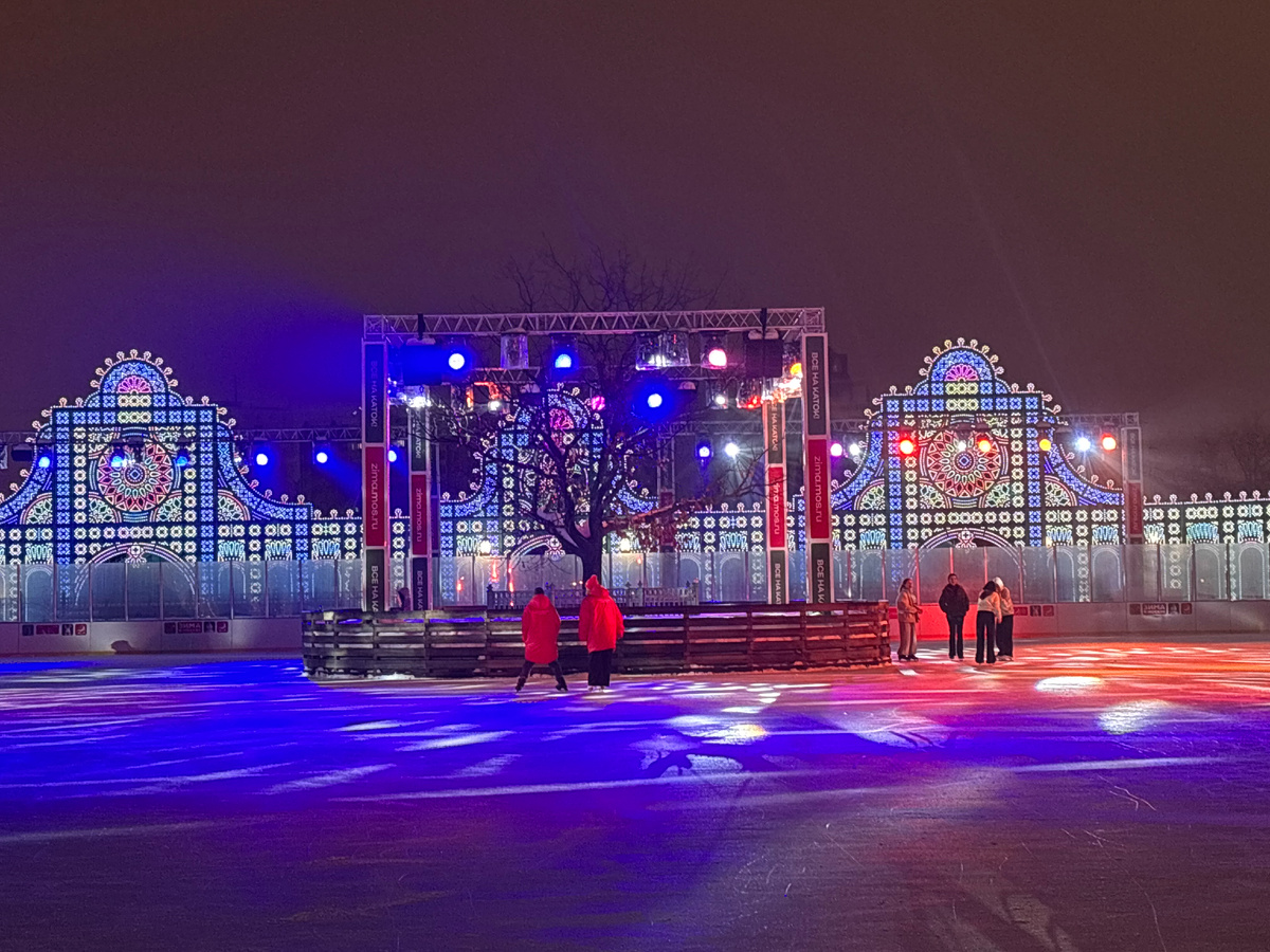 Каток на площадке в Коломенском.