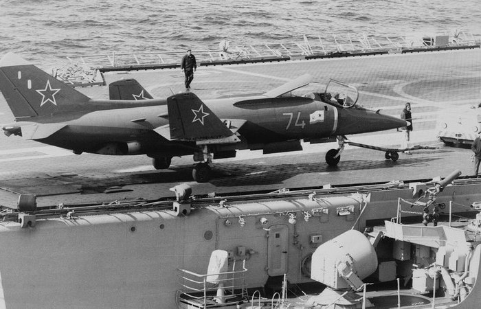 Как Як-38 восстал против своего лётчика, сам приземлился, а после был ограблен