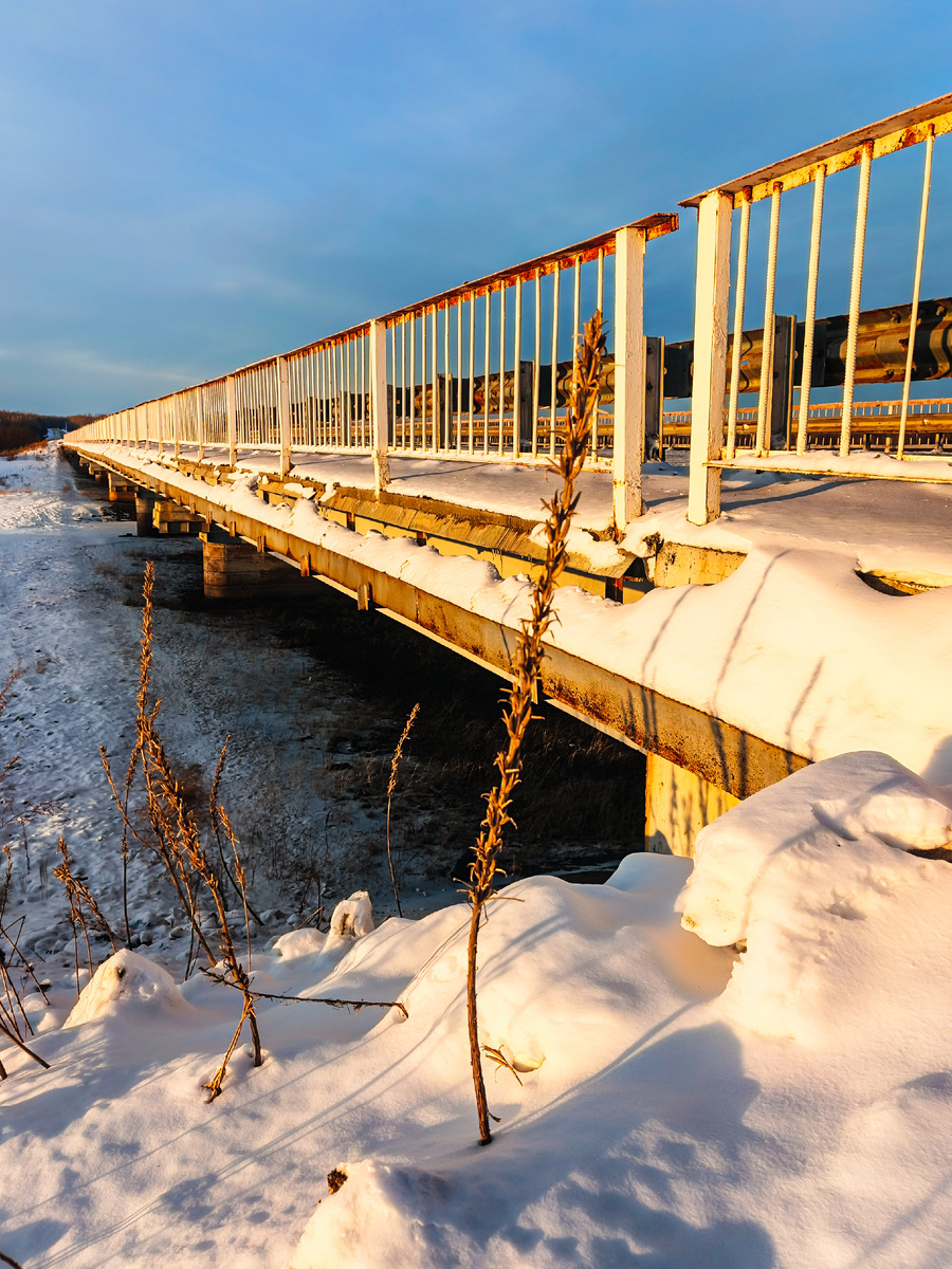 Просто мостик через речку Обор.