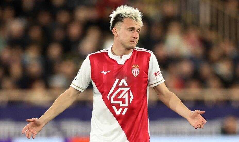    Александр Головин во втором матче подряд получил красную карточку. Фото: Reuters