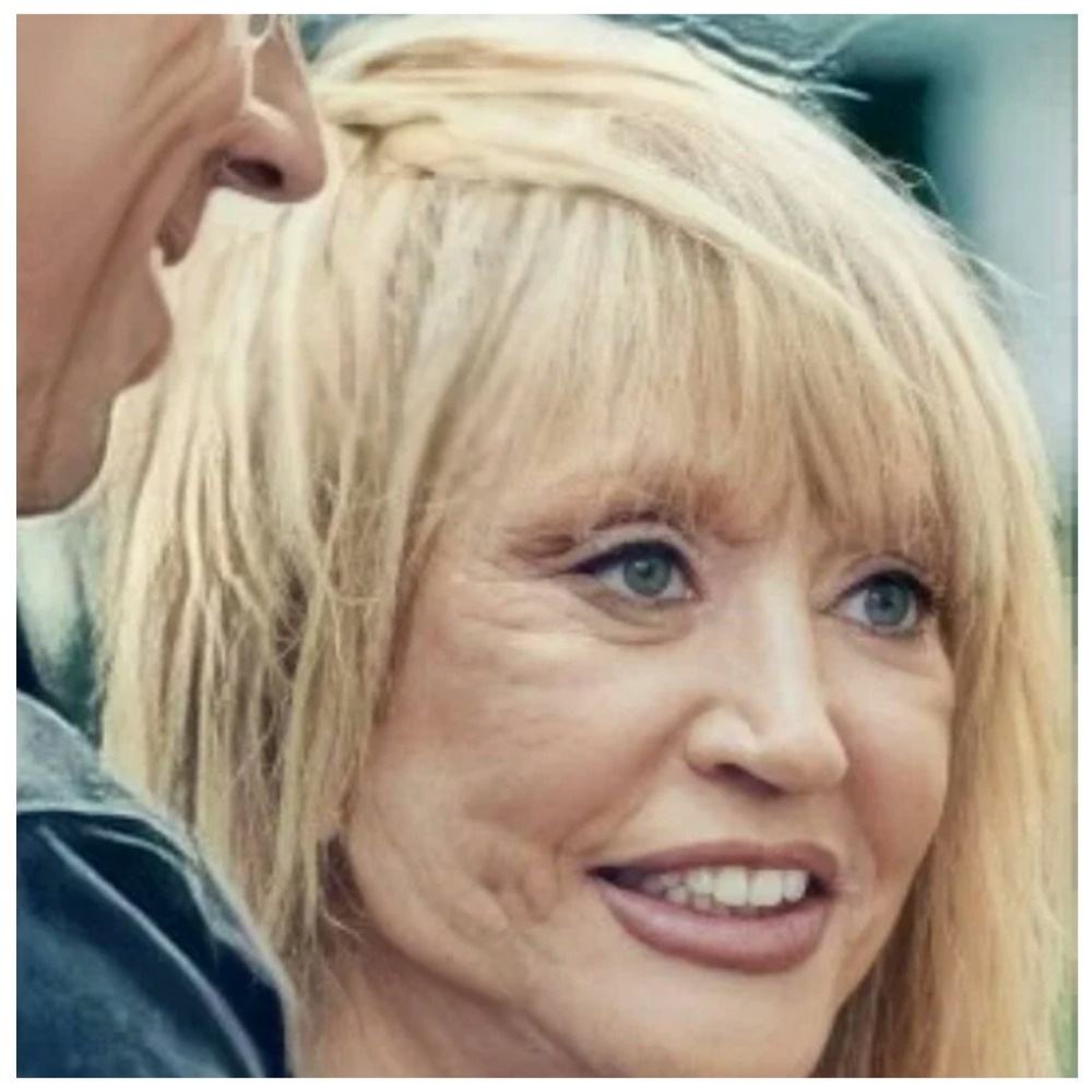 Пару лет назад в прессе всплыло фото лица Аллы Пугачевой вблизи. Многие ужаснулись, но отнеслись с пониманием - пенсионерке далеко за 70!