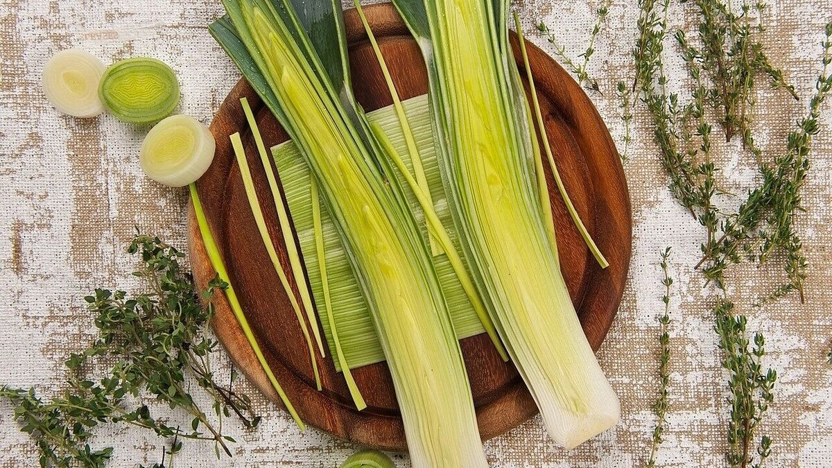    лук-порей   freepik.com