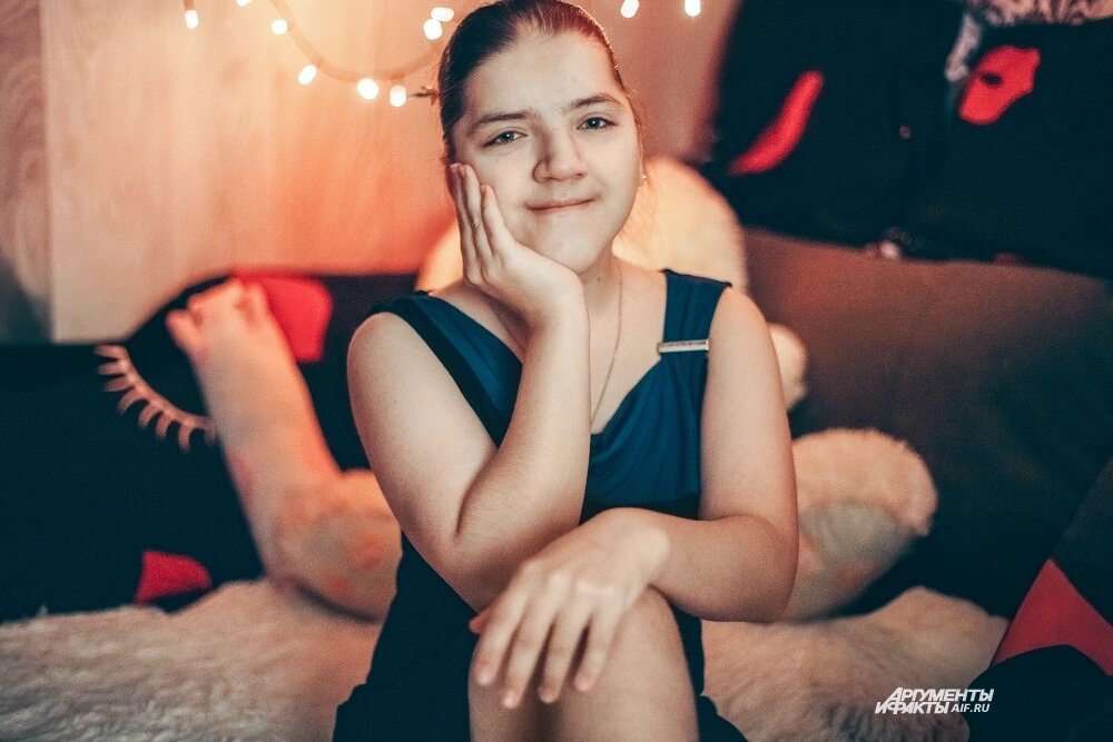    Настя хорошо учится в своем 7 классе подмосковной школы, много занимается различными поделками. Но больше всего любит читать.Фото: АиФ/ Мария Чернышева