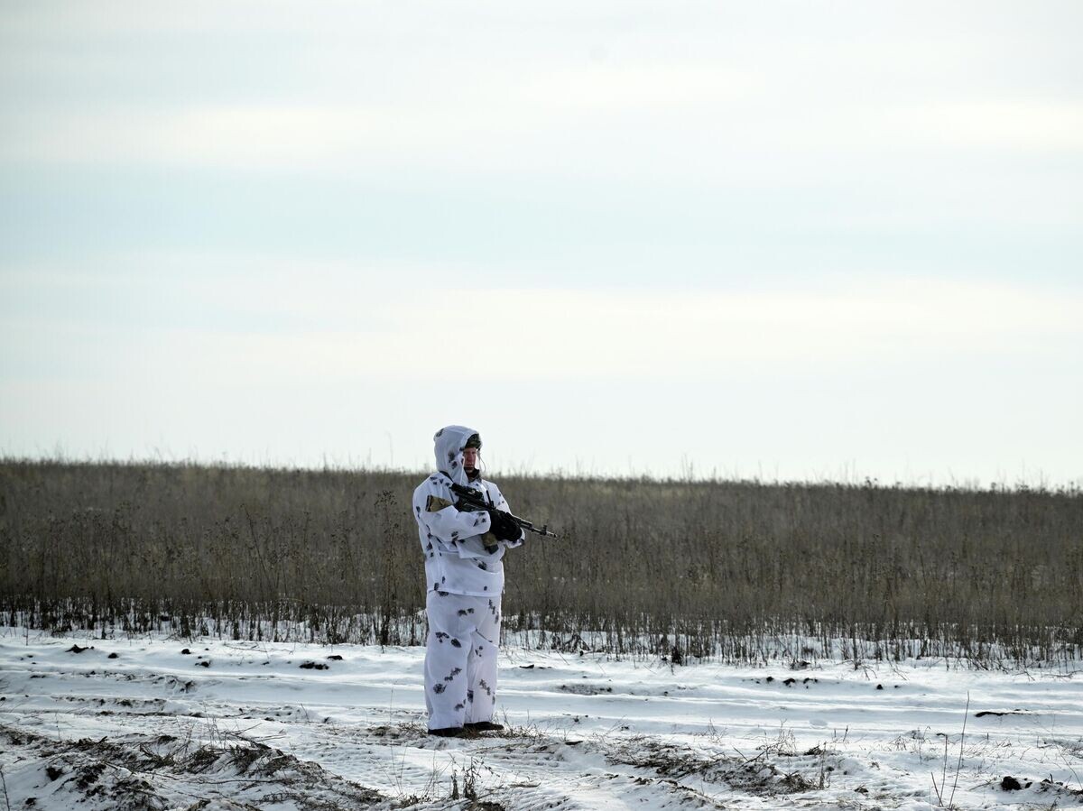    Военнослужащий во время боевой работы | © РИА Новости / Евгений Биятов