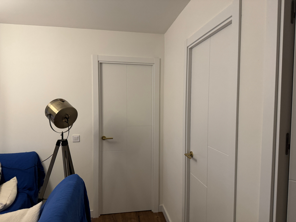 Представляете, если бы потолок был еще на семь сантиметров ниже?