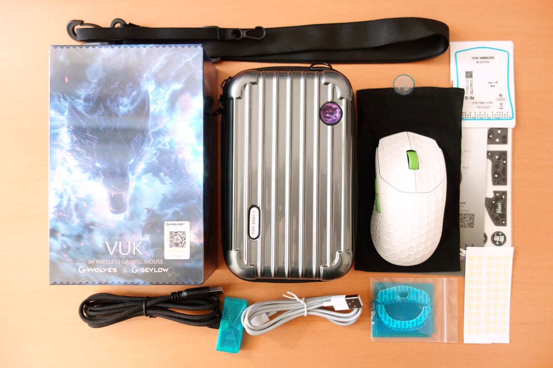 Комплект поставки: кейс, ремешок, кабели, тефлоновые ножки, наклейки