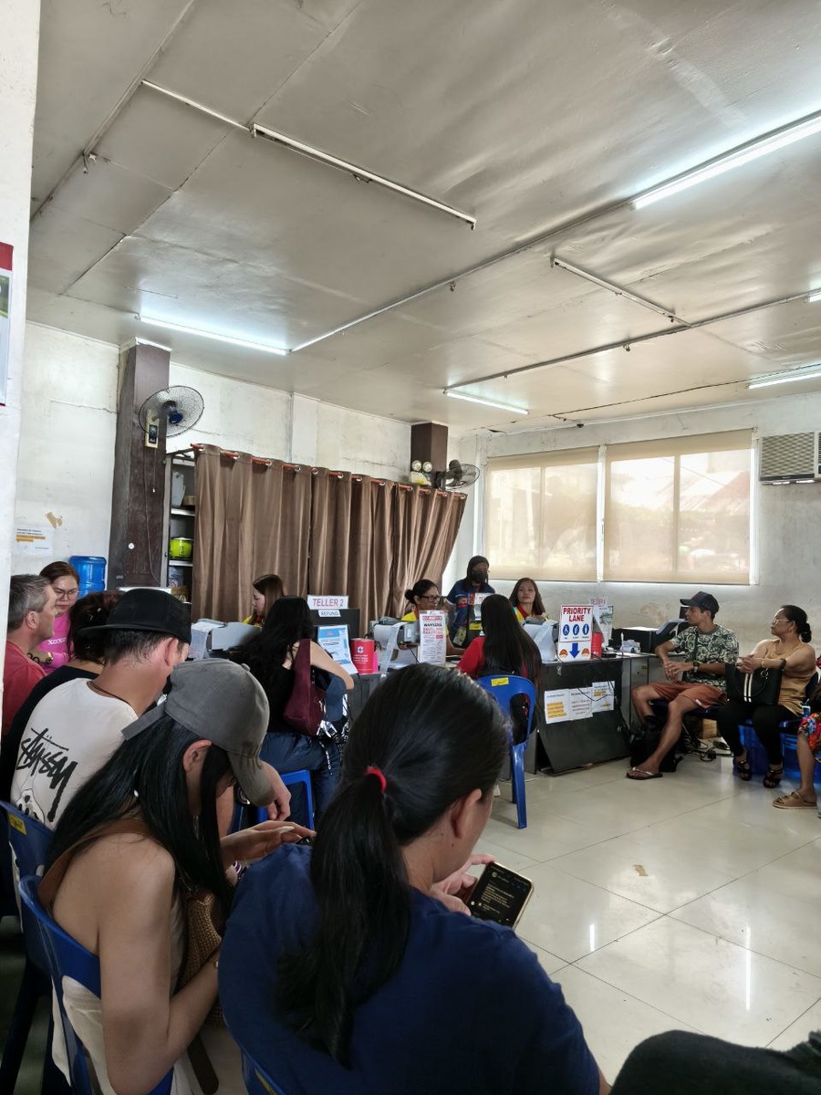 Кассовый зал паромной компании OceanJet