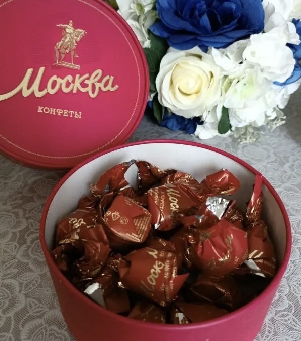 Коробка очень красивая, оставили под мелочи всякие (рукодельные штуки)