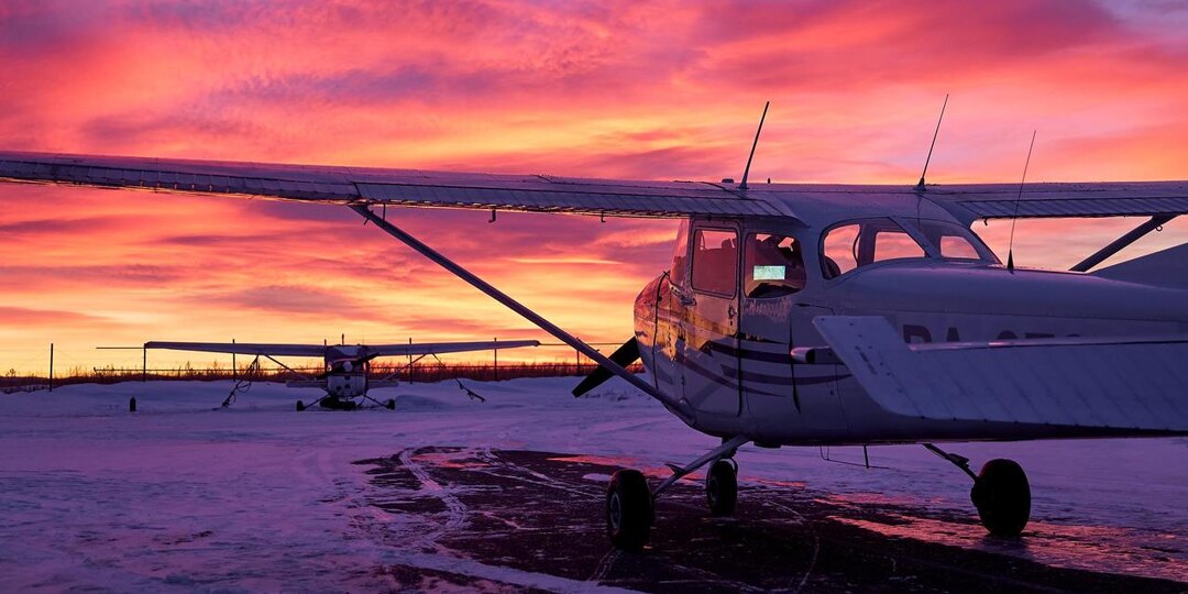 Вечерний Красноярск с высоты: Зеленая роща, сквер Космонавтов, развязка у ТРЦ Июнь, Октябрьский мост, Взлетка