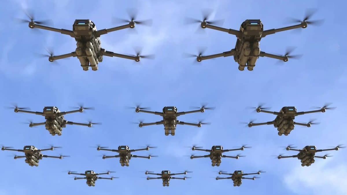    Изображение роя дронов / © Getty Images