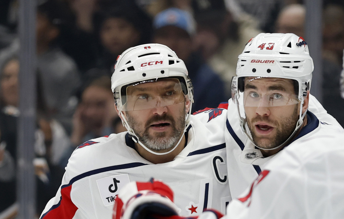    Хоккеисты "Вашингтона" Александр Овечкин и Том Уилсон  Harry How/Getty Images