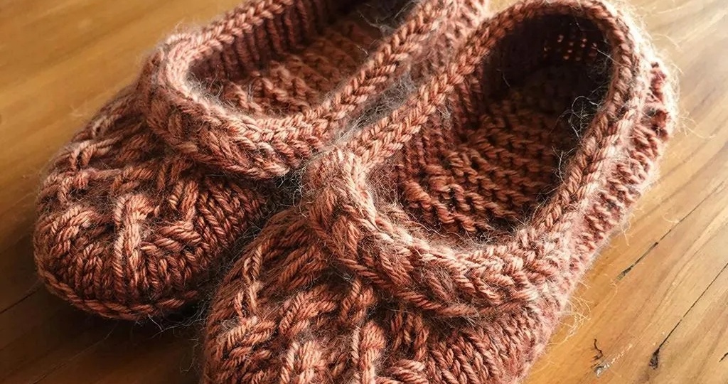 Вязаные тапочки спицами, легко и быстро