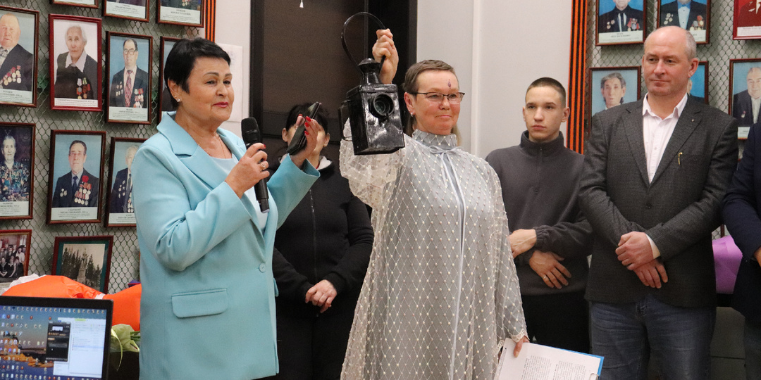 Свет путейского фонаря…