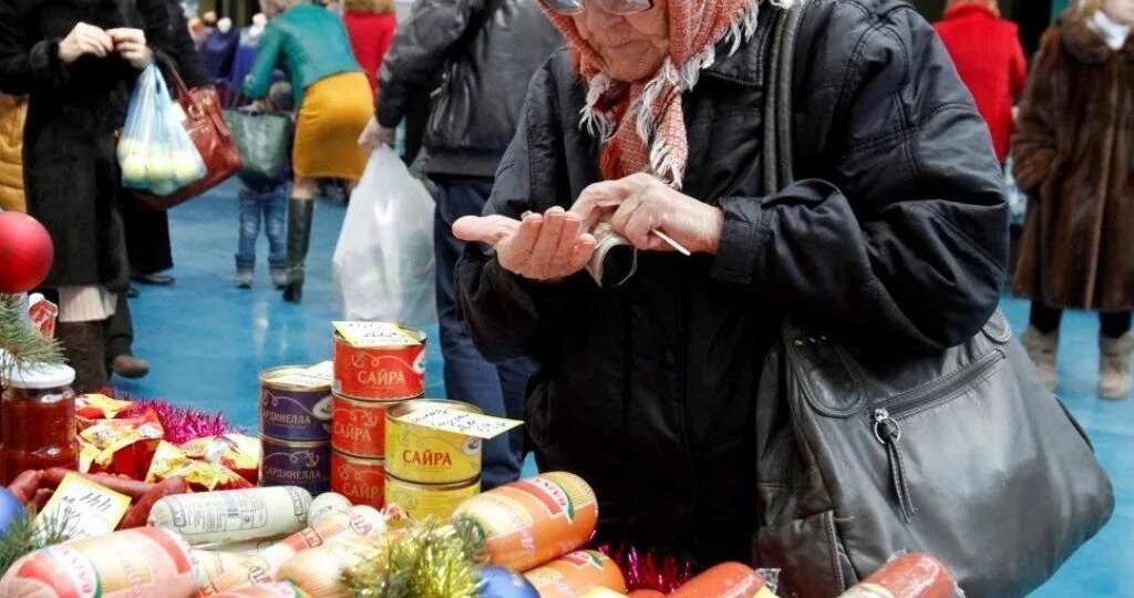 Тридцать девять процентов на еду: хроника экономического упадка России