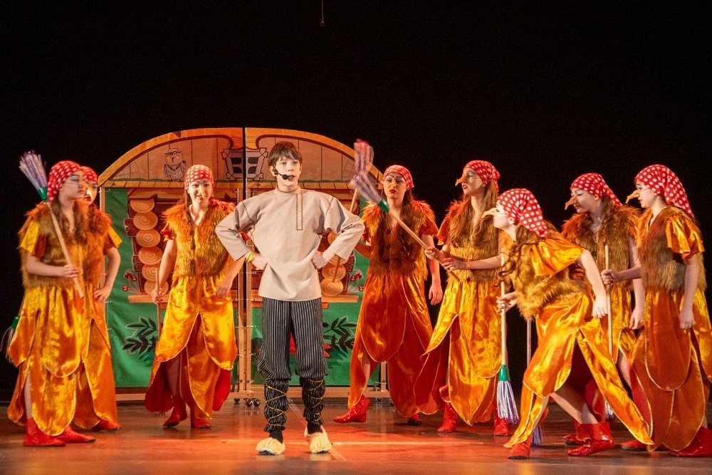    Где еще встретишь такой шквал искренних эмоций и фонтанирующий позитив? / ДК города Барнаула