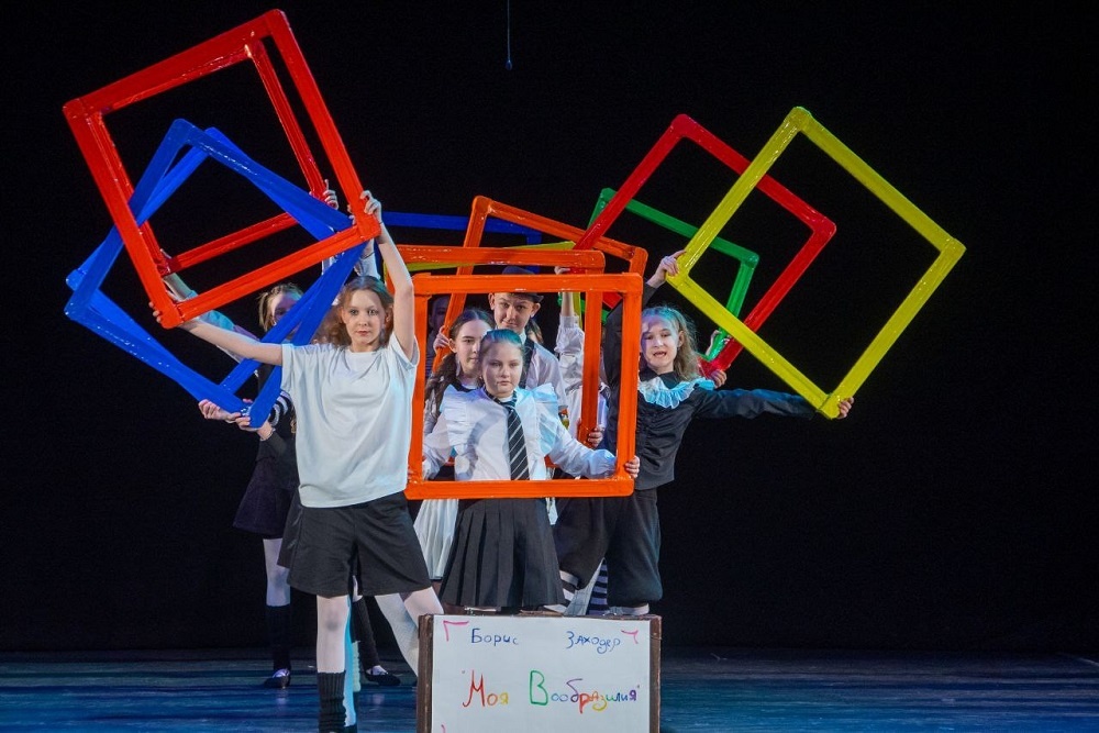    "Фестиваль стал жить в системе координат ребенка, который находится на стадии познания себя и других", - считают эксперты. / Фото: ДК города Барнаула