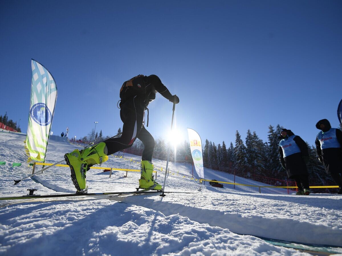    Участник соревнований по ски-альпинизму | © РИА Новости / Андрей Варенков