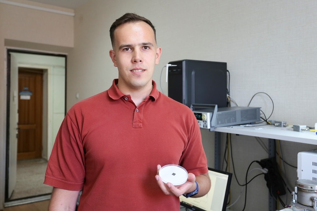 Старший преподаватель кафедры полупроводниковой электроники РФФ ТГУ, научный сотрудник Центра «Перспективные технологии в микроэлектронике» Никита Яковлев