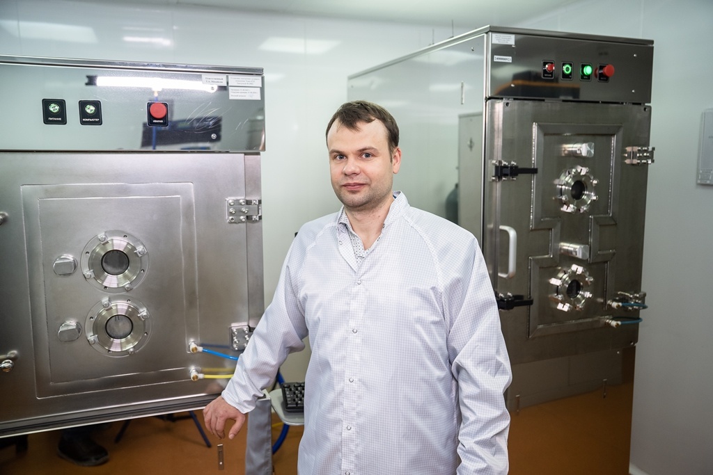 Заведующий кафедрой полупроводниковой электроники РФФ ТГУ, с.н.с. Центра «Перспективные технологии в микроэлектронике» (ПТМ) ТГУ Виктор Копьев