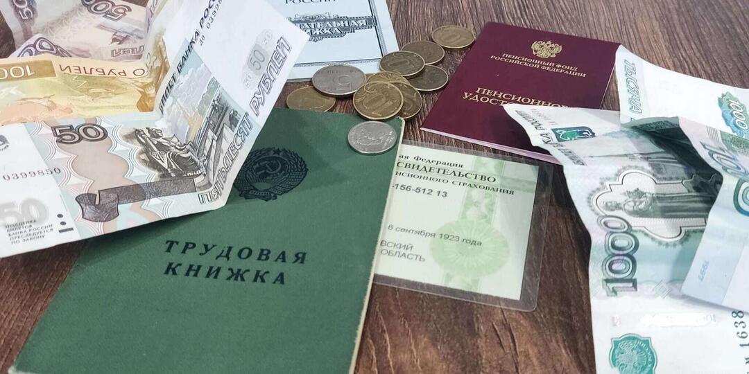 «Золотой» стаж: из-за этих записей в трудовой книжке теряют десятки тысяч рублей пенсии