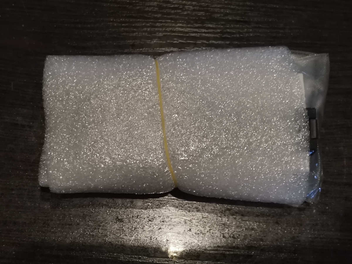 Часы нужно будет подождать из Китая, они не будут иметь подарочной коробки