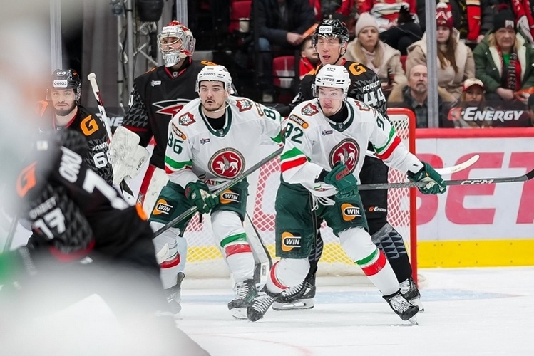    Добыть победу помогли игроки четвёртого звена Никита Дыняк и Дмитрий Кателевский.   
Фото: ak-bars.ru